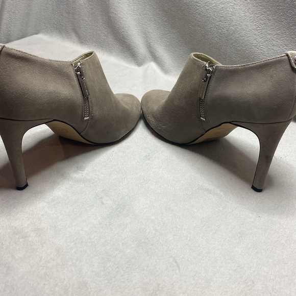 Michael Kors Heeled ankle booty tan/khaki leather size 8 1/2 - Picture 4 of 7